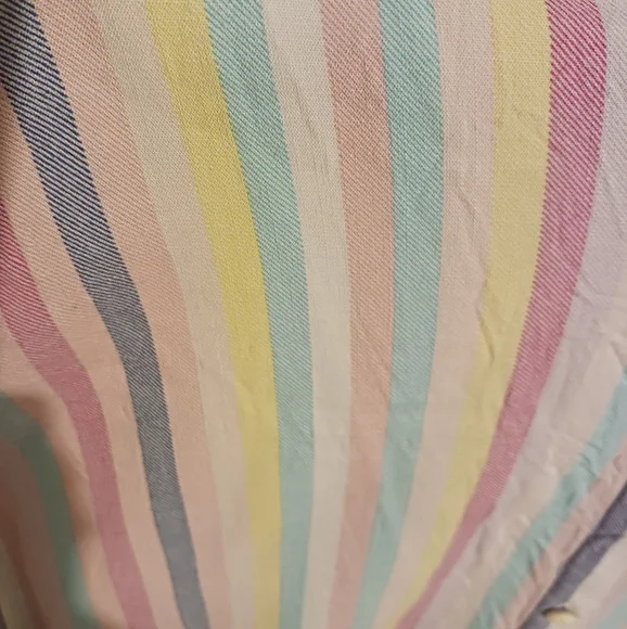 🌷🌷 Torrid pastel striped blouse - Picture 3 of 3